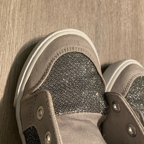 Girls Gymboree glittery silver high top. Size. 9 - Picture 6 of 9